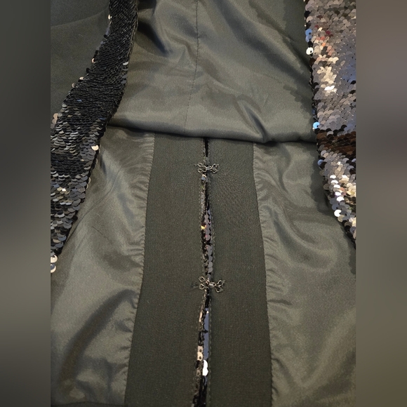 Cinq à Sept Randi Sequin Trim Jacket Black Cropped Blazer Women’s Size 10 - Picture 10 of 12